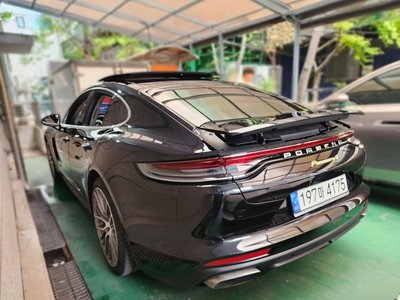 PORSCHE PANAMERA - 3