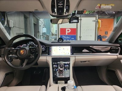 PORSCHE PANAMERA - 5