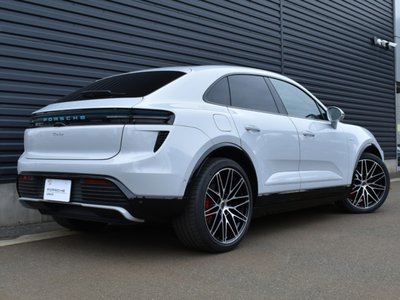 PORSCHE MACAN - 3