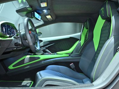 2025 Lamborghini REVUELTO — миниатюра 16