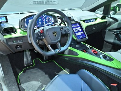 2025 Lamborghini REVUELTO — миниатюра 17