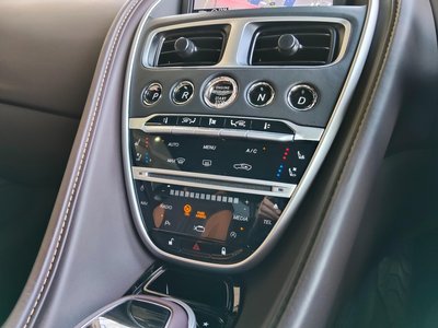 ASTON MARTIN DB11 - 4