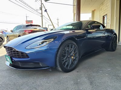 ASTON MARTIN DB11 - 9