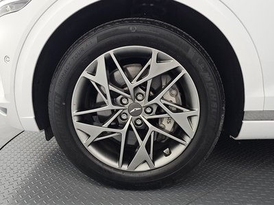 صورة 6 لـ 2024 Genesis GV70