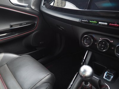 2013 ALFA Romeo JULIETTA 缩略图 16
