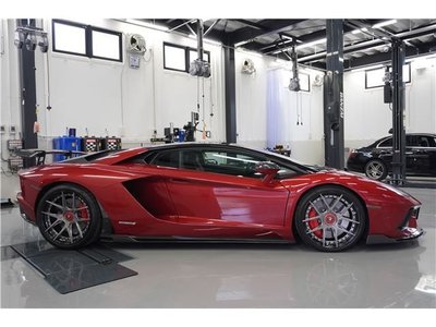 LAMBORGHINI AVENTADOR - 4