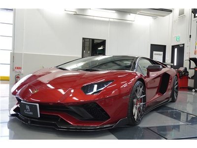 LAMBORGHINI AVENTADOR - 1