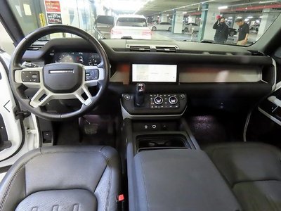 LAND ROVER DEFENDER - 10