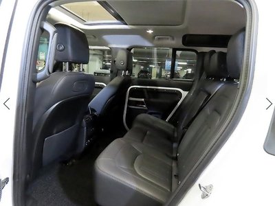 LAND ROVER DEFENDER - 4