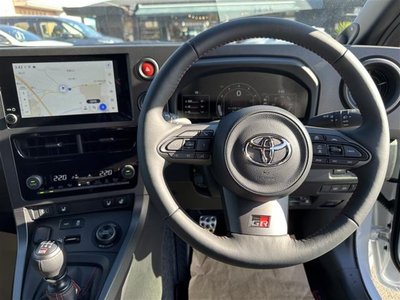 TOYOTA GR YARIS - 10