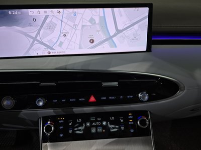 2024 Genesis GV70 thumbnail 18