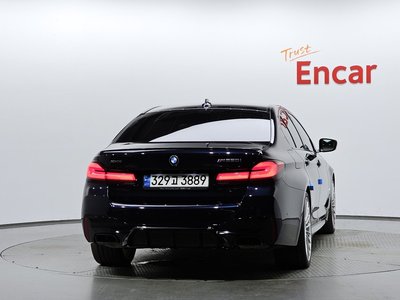 2021 BMW 5 SERIES — фото 4