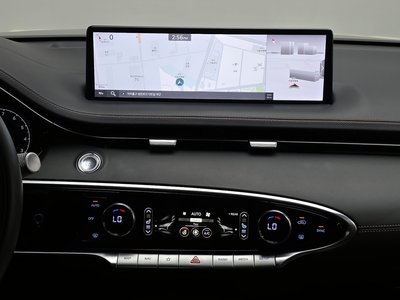 2021 Genesis GV70 thumbnail 14