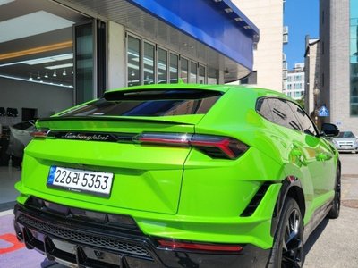 LAMBORGHINI URUS - 3