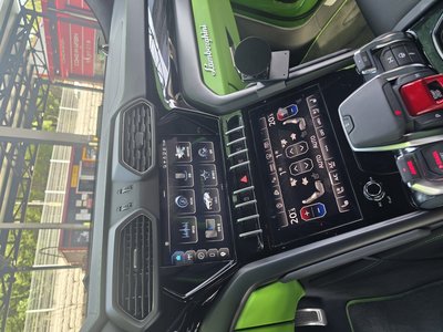LAMBORGHINI URUS - 9