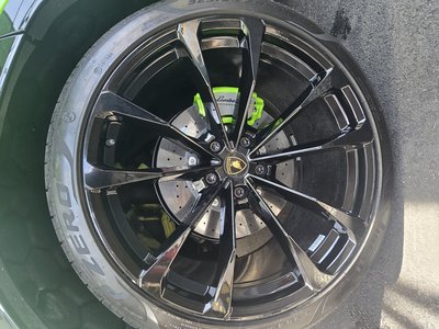 LAMBORGHINI URUS - 7