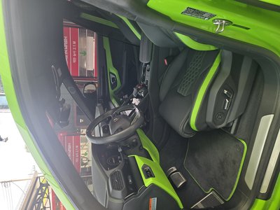 LAMBORGHINI URUS - 5
