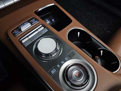 صورة 9 لـ 2021 Genesis GV70