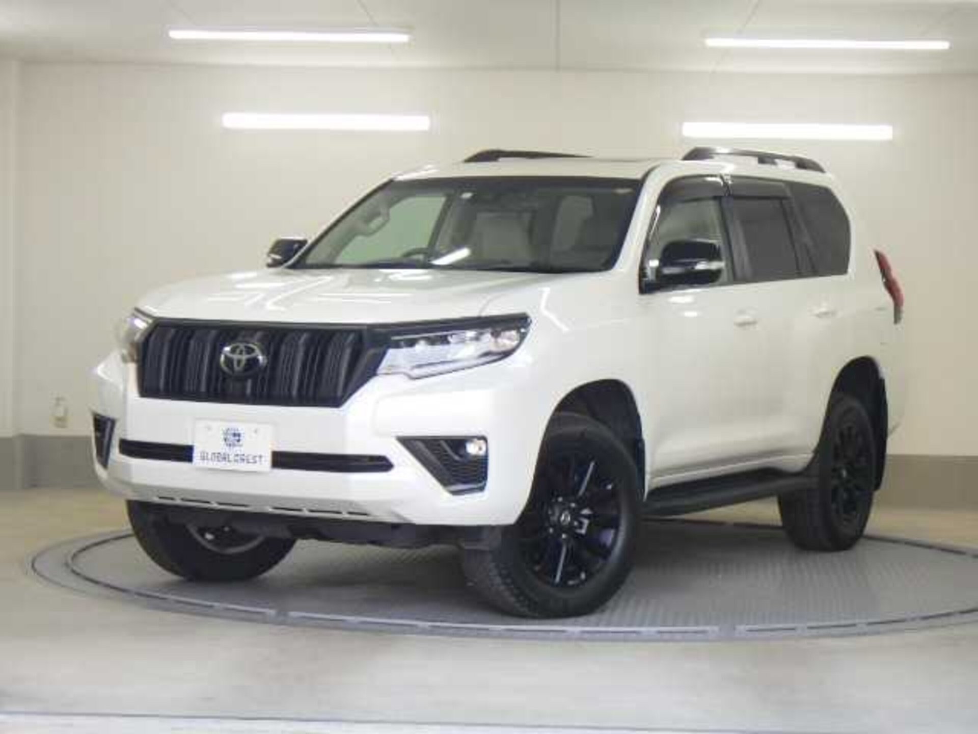 TOYOTA LAND CRUISER PRADO - View 1
