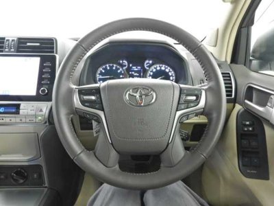 TOYOTA LAND CRUISER PRADO - 8