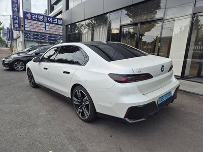 BMW I7 - 4