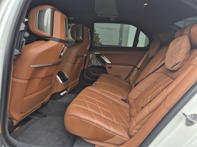 BMW I7 - 7