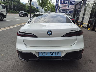 BMW I7 - 6