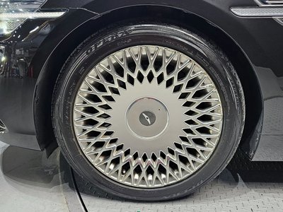 2019 Genesis G90 photo 6