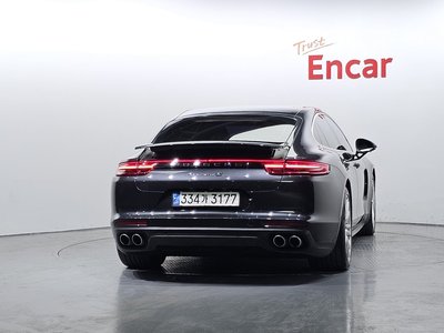 PORSCHE PANAMERA - 3