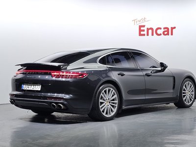 PORSCHE PANAMERA - 4