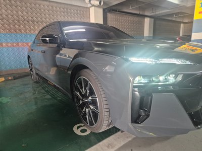 BMW I7 - 6