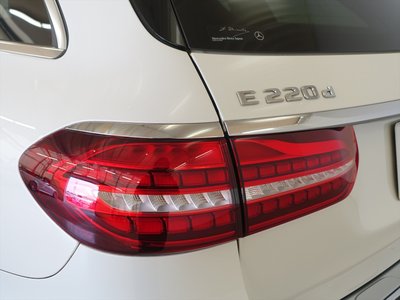 MERCEDES-BENZ E-CLASS - 10