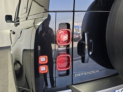 LAND ROVER DEFENDER - 10