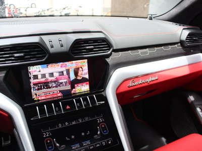 2020 Lamborghini URUS thumbnail 18