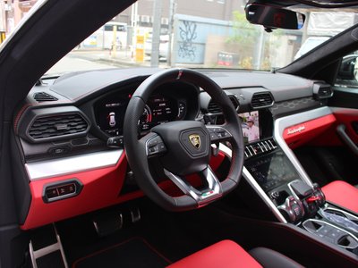 2020 Lamborghini URUS thumbnail 20