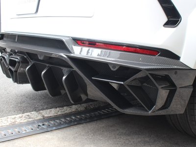 2020 Lamborghini URUS thumbnail 31