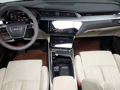 AUDI E-TRON - 5