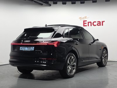 AUDI E-TRON - 4