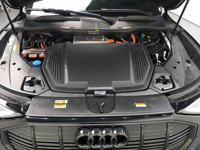 AUDI E-TRON - 7