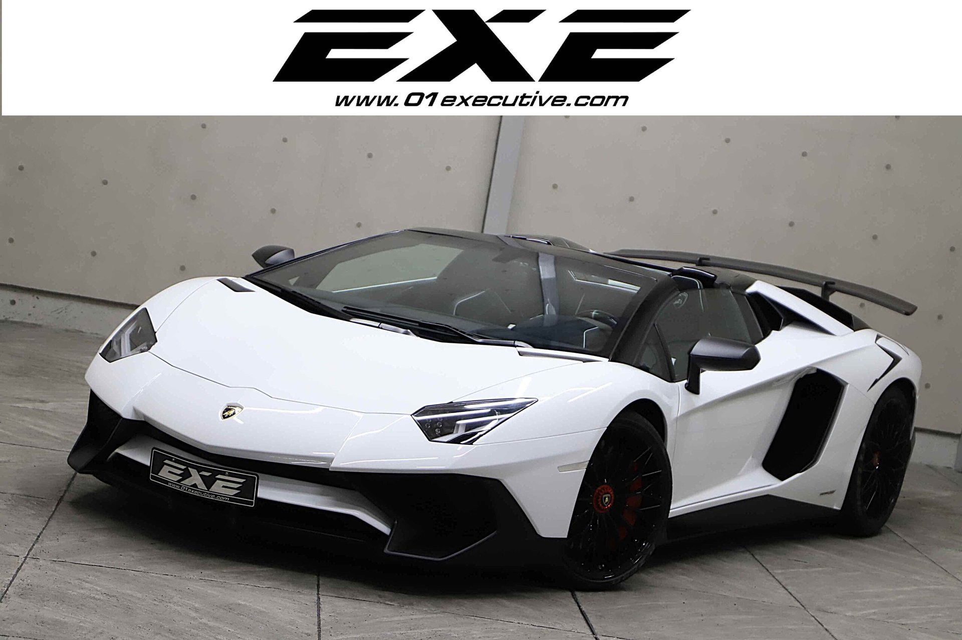 LAMBORGHINI AVENTADOR ROADSTER - View 1