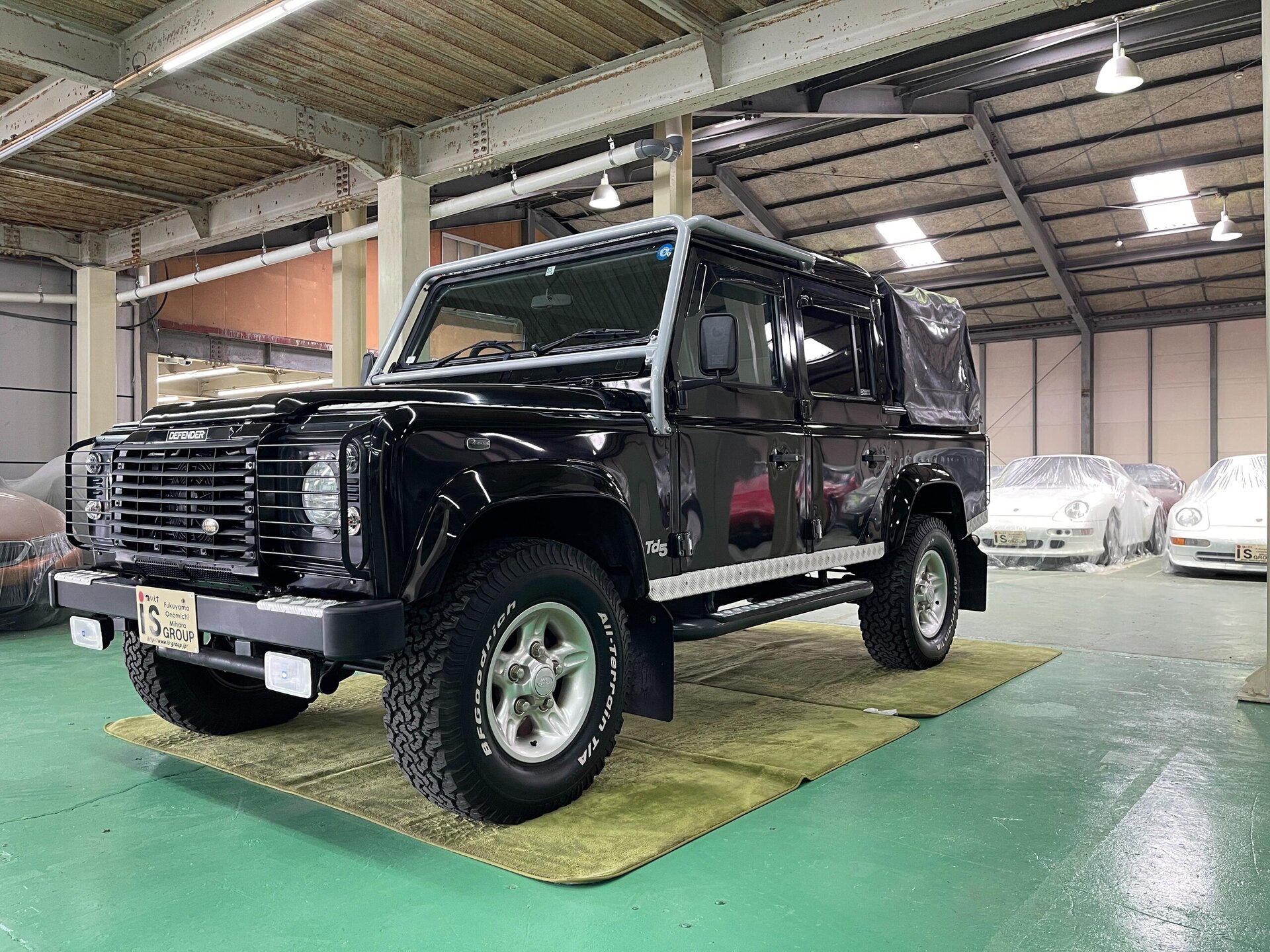 LAND ROVER DEFENDER - View 1