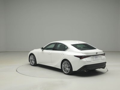 LEXUS IS - 8