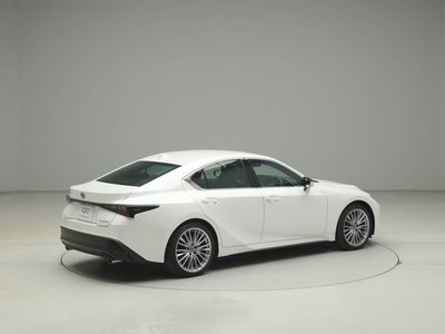 LEXUS IS - 10