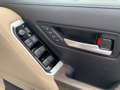 صورة مصغرة 32 لـ 2023 Toyota LAND CRUISER 300