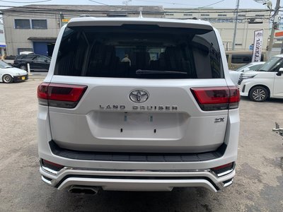 صورة 8 لـ 2023 Toyota LAND CRUISER 300