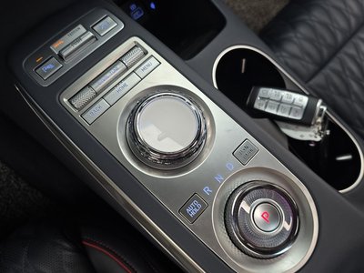 2021 Genesis GV70 — миниатюра 12