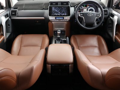 TOYOTA LAND CRUISER - 9