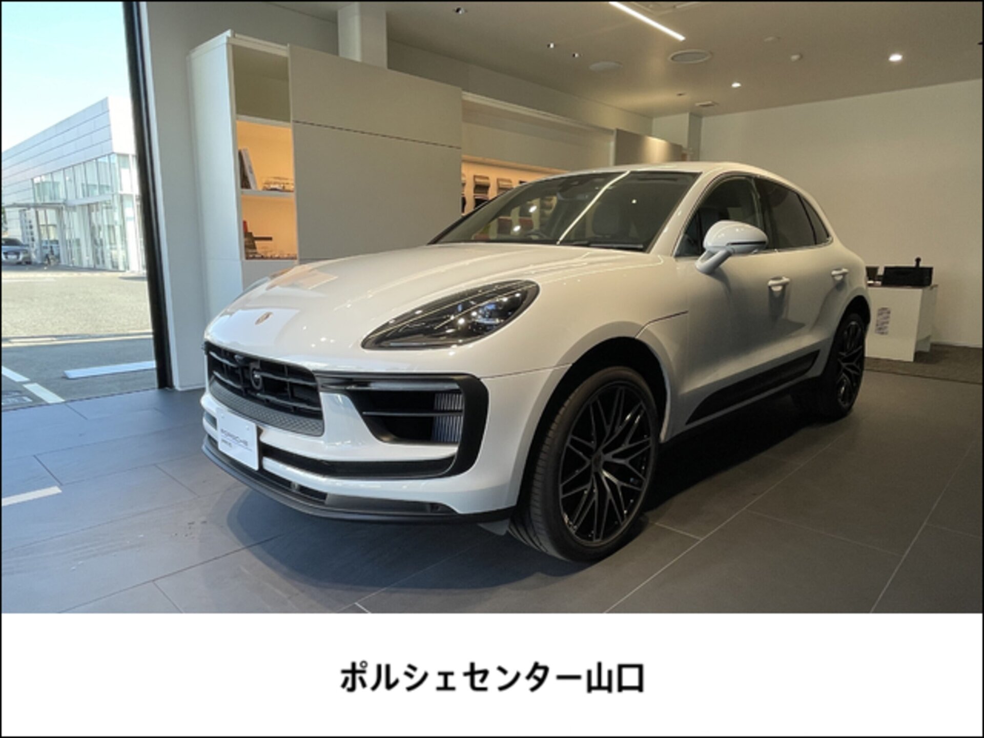 PORSCHE MACAN - View 1