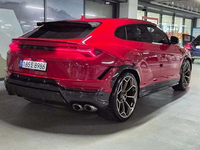 LAMBORGHINI URUS - 3