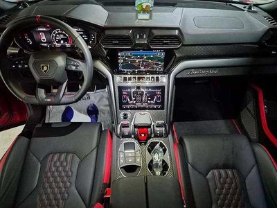 LAMBORGHINI URUS - 10